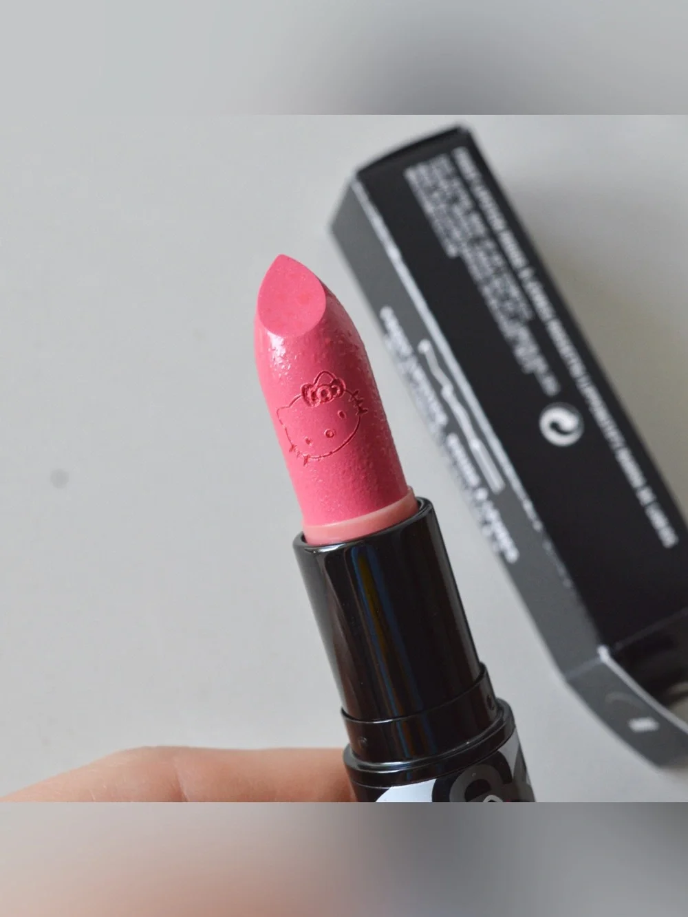 MAC Cosmetics Lipstick *STRAYIN'* Limited Edition BNIB, Hello Kitty Collection